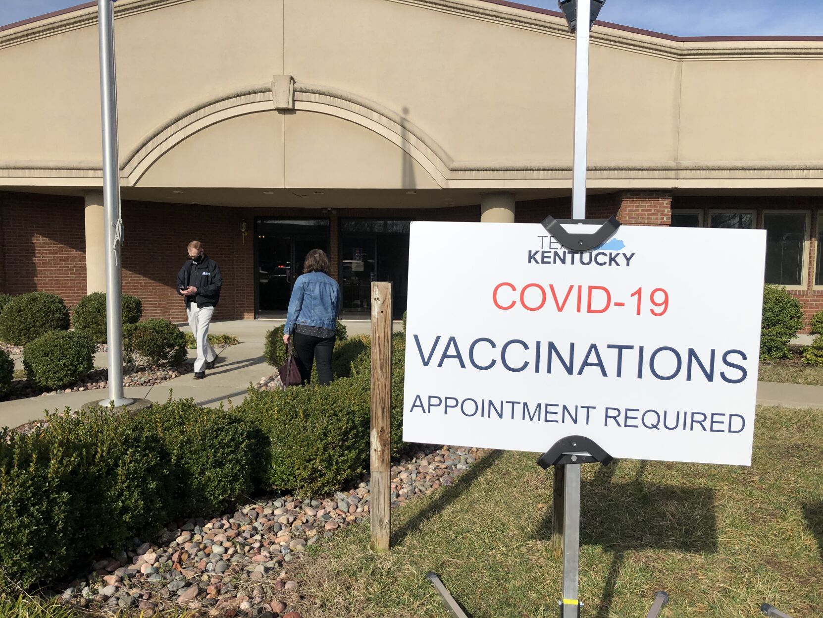 COVID-19 vaccine site Kentucky Kroger Frankfort entrance site